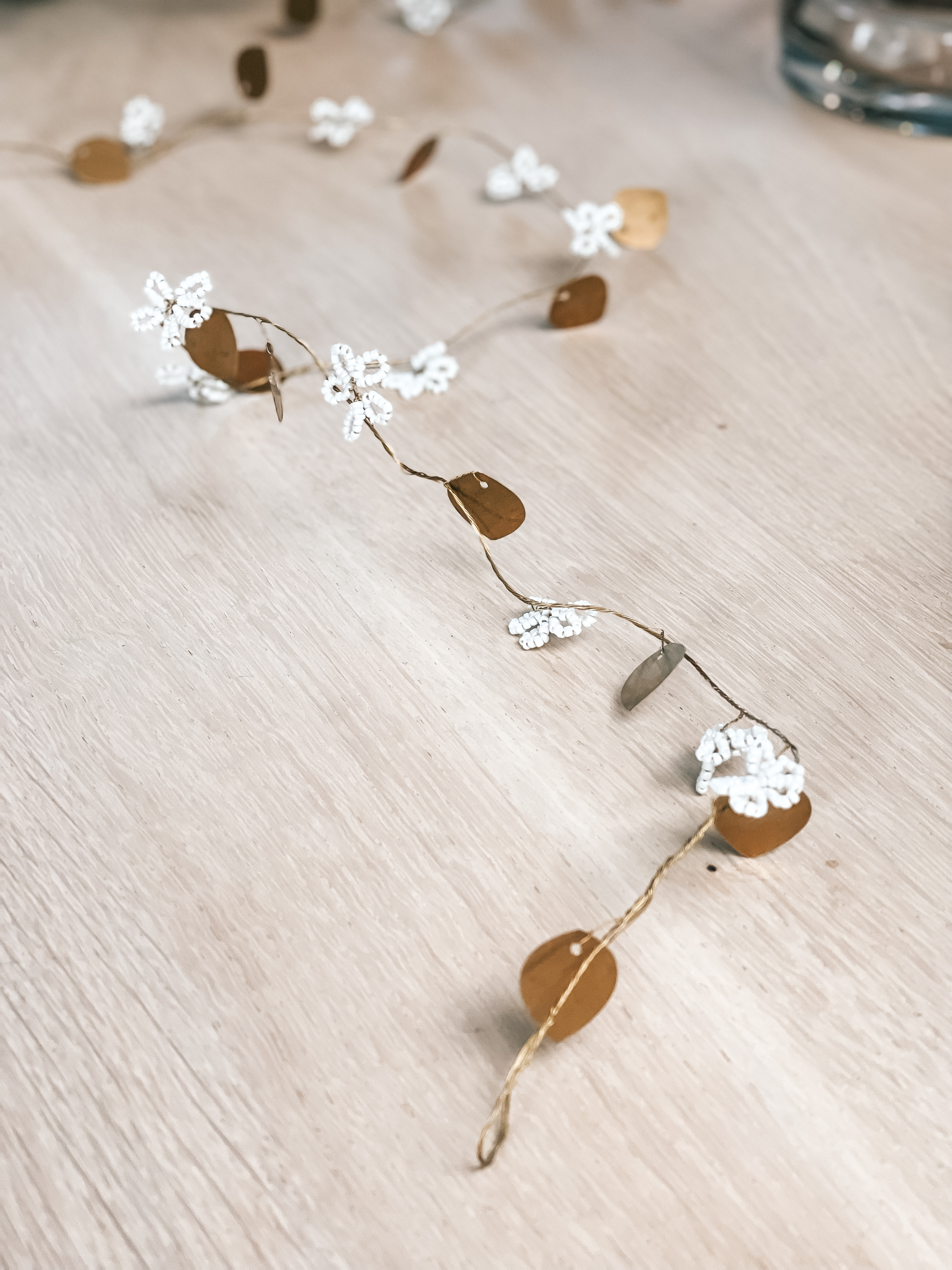 Slinger witte kraaltjes